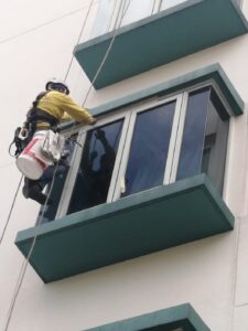 Re-sealant works to window frames