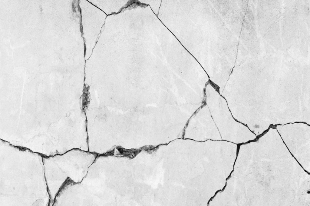 Structural cracks
